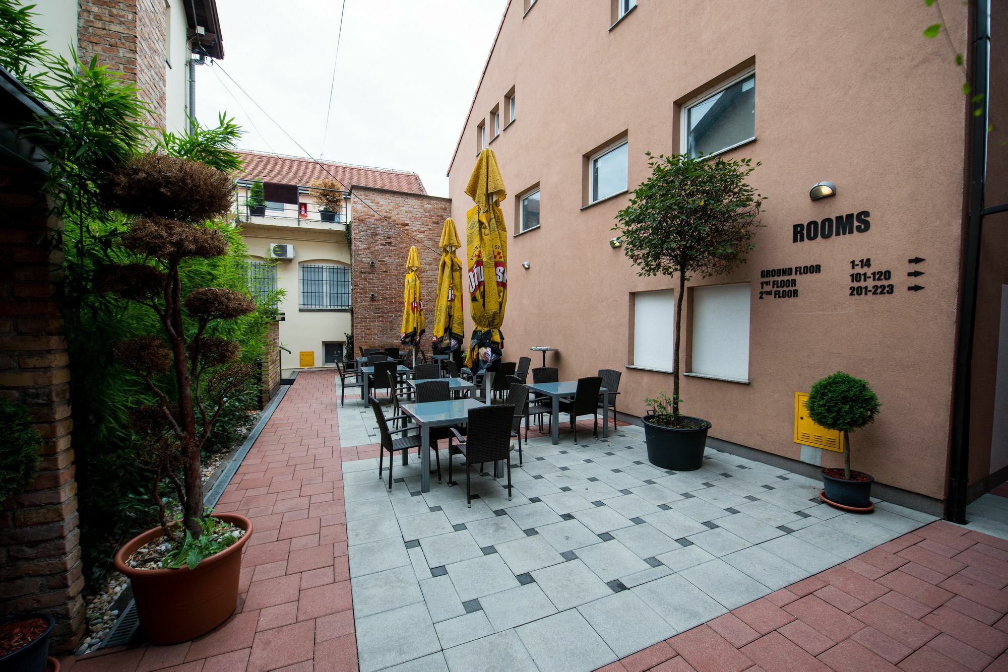 Integralni Hotel & Hostel Zagreb Exterior photo